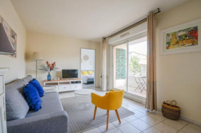 Apartment with a furnished terrace near all amenities & main tourist sites